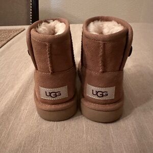 UGG Short Shearling Button Boot in Chestnut Brown